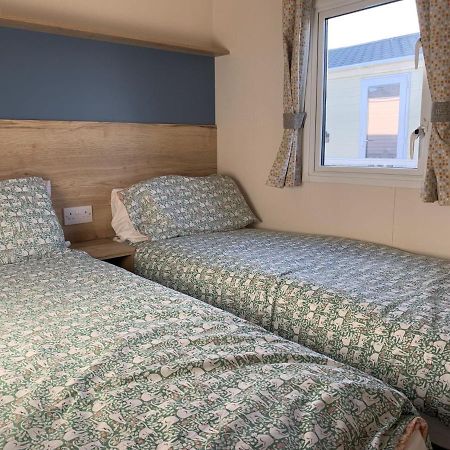Mv7 Suffolk Sands Holiday Park Felixstowe Exterior foto